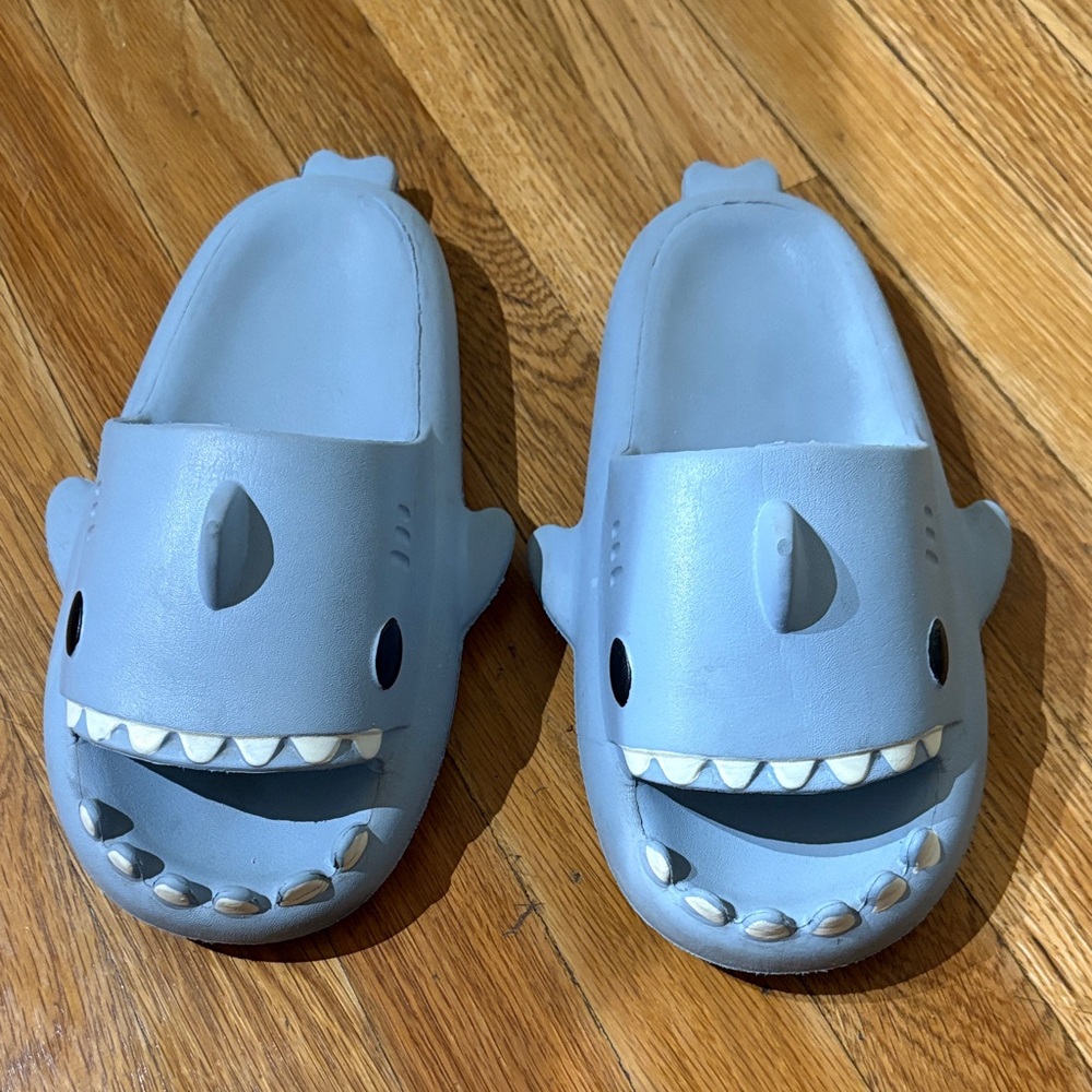 Kids Shark Slippers - Blue